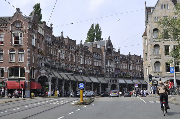 24_dsc4727_galerieraadhuisstraat_tussenherengracht en keizersgracht na doorbraak_al van gendtenzonen_1899_rechtsberlage_bonda_1897_00001.jpg